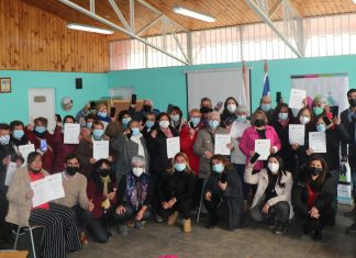 PERSONAS MAYORES DE CALLE LARGA APRUEBAN CURSO PARA OPTIMIZAR USO DE SUS SMARTPHONES