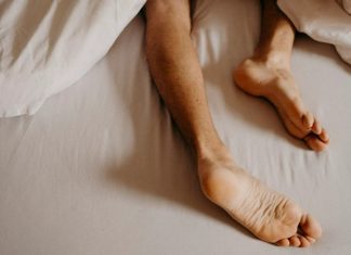 Síndrome de piernas inquietas: el trastorno que afecta hasta a un 10% de la población