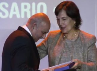 Un emocionado Jaime Amar recibe galardón de Hijo Ilustre de San Felipe