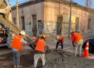 Esval cierra calle San Martín para mejorar alcantarillado en San Felipe