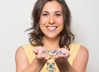 Japi Jane enseña a las andinas a disfrutar el placer de la sexualidad