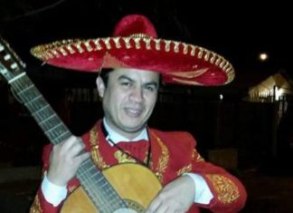 Al Mariachi no lo dejan cantar en la cárcel