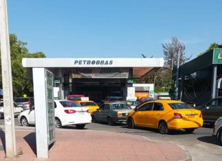 Aconcagüinos copan bencineras en medio del paro de camioneros