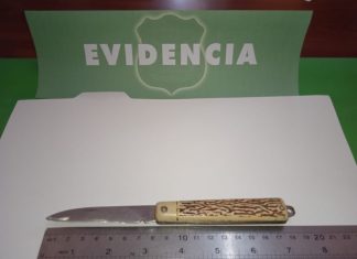 La amenazó de muerte y con quemarle la casa