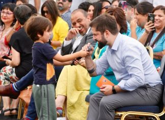 Niño sanfelipeño se luce en promulgación de Ley TEA