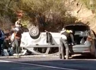 Detienen a prófugos que volcaron en Auco