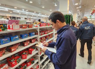 Recomiendan comprar adornos navideños con sello SEC