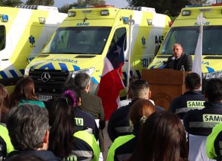 Mundaca entrega ambulancias en Aconcagua