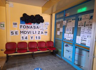 Funcionarios de Fonasa extienden paro